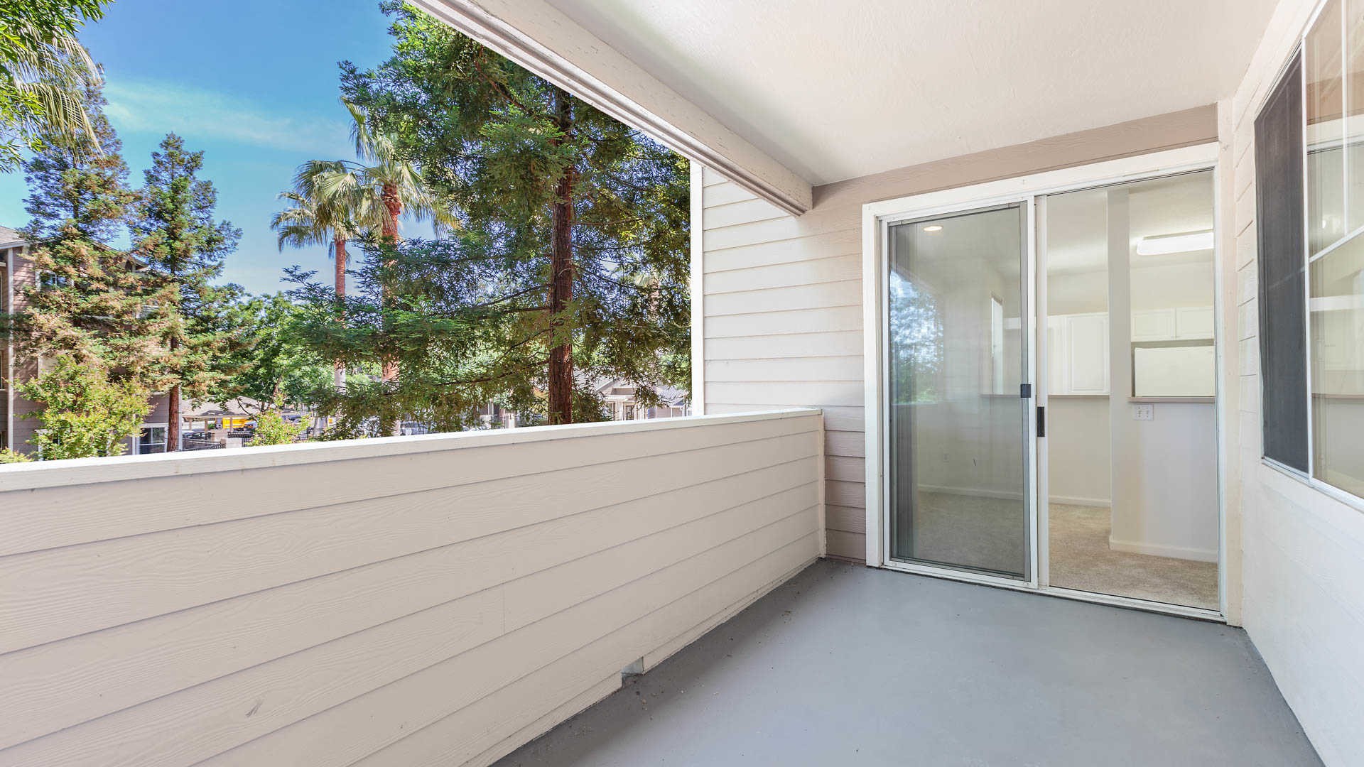 Fountains at Emerald Park, Dublin (see pics & AVAIL)