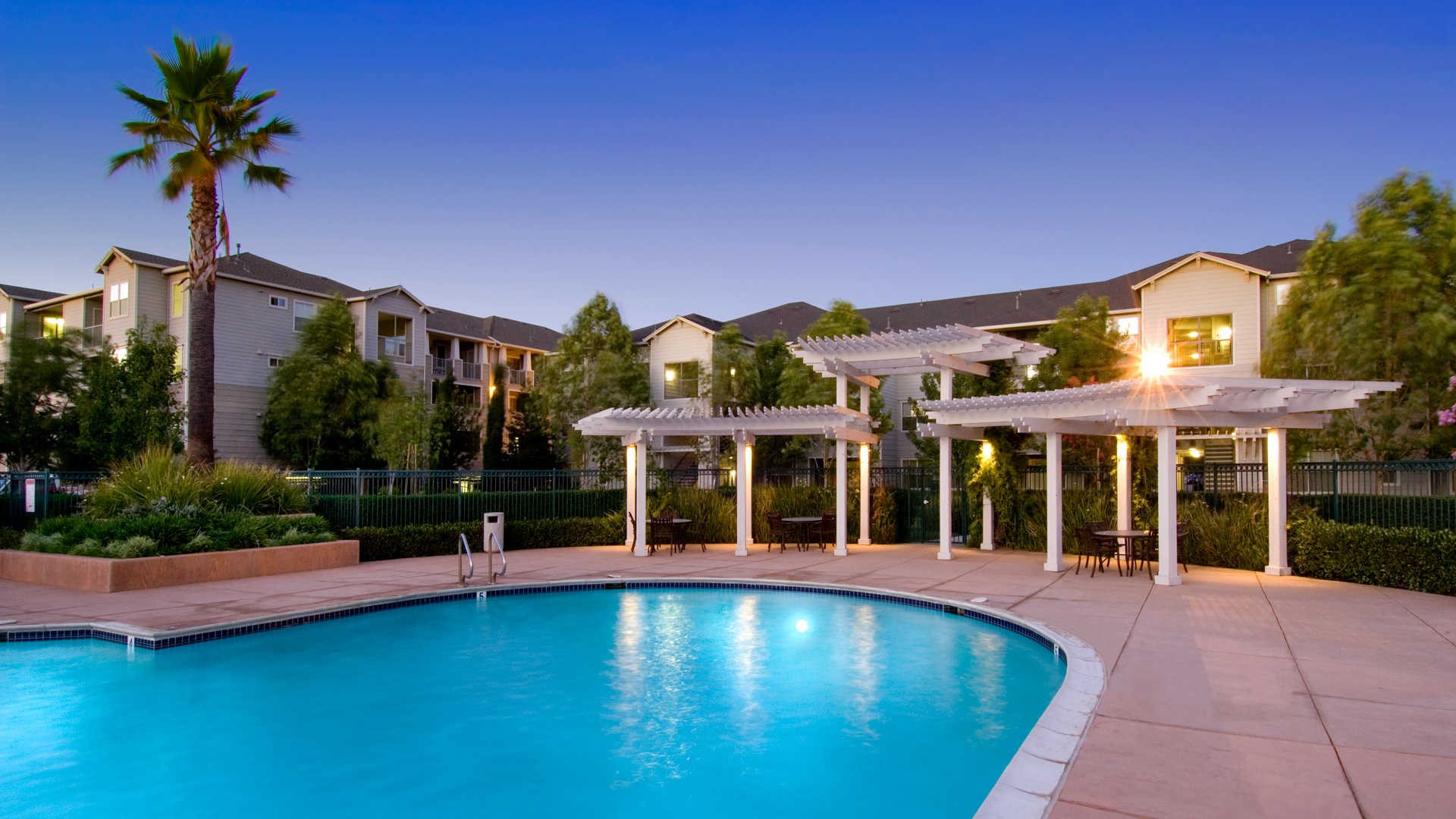 Fountains at Emerald Park, Dublin (see pics & AVAIL)
