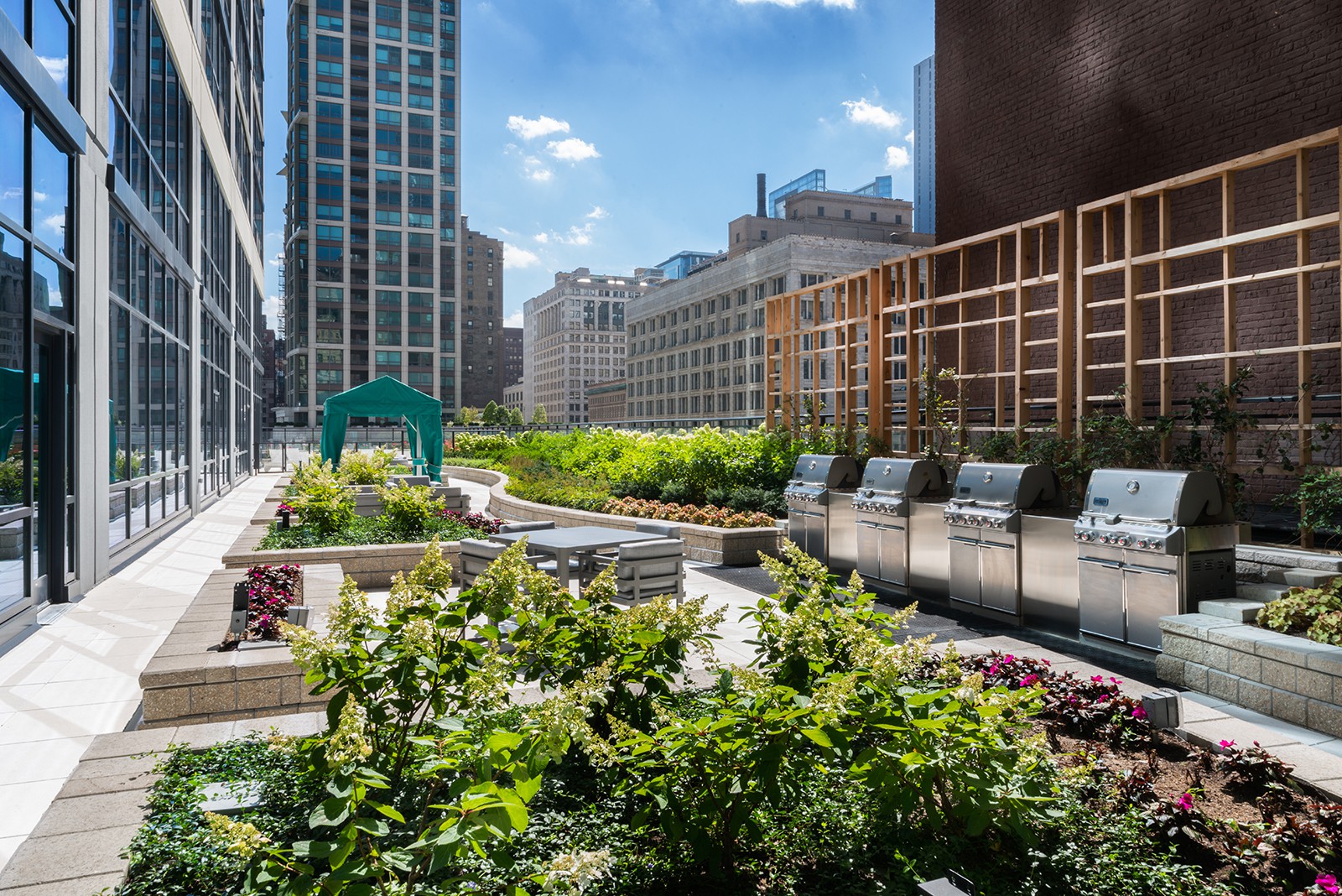 73 East Lake, Chicago (see pics & AVAIL)