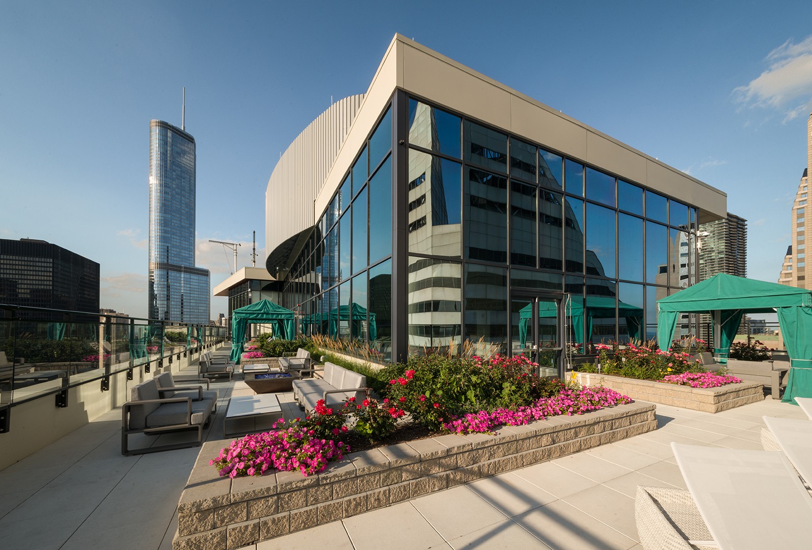 73 East Lake, Chicago (see pics & AVAIL)