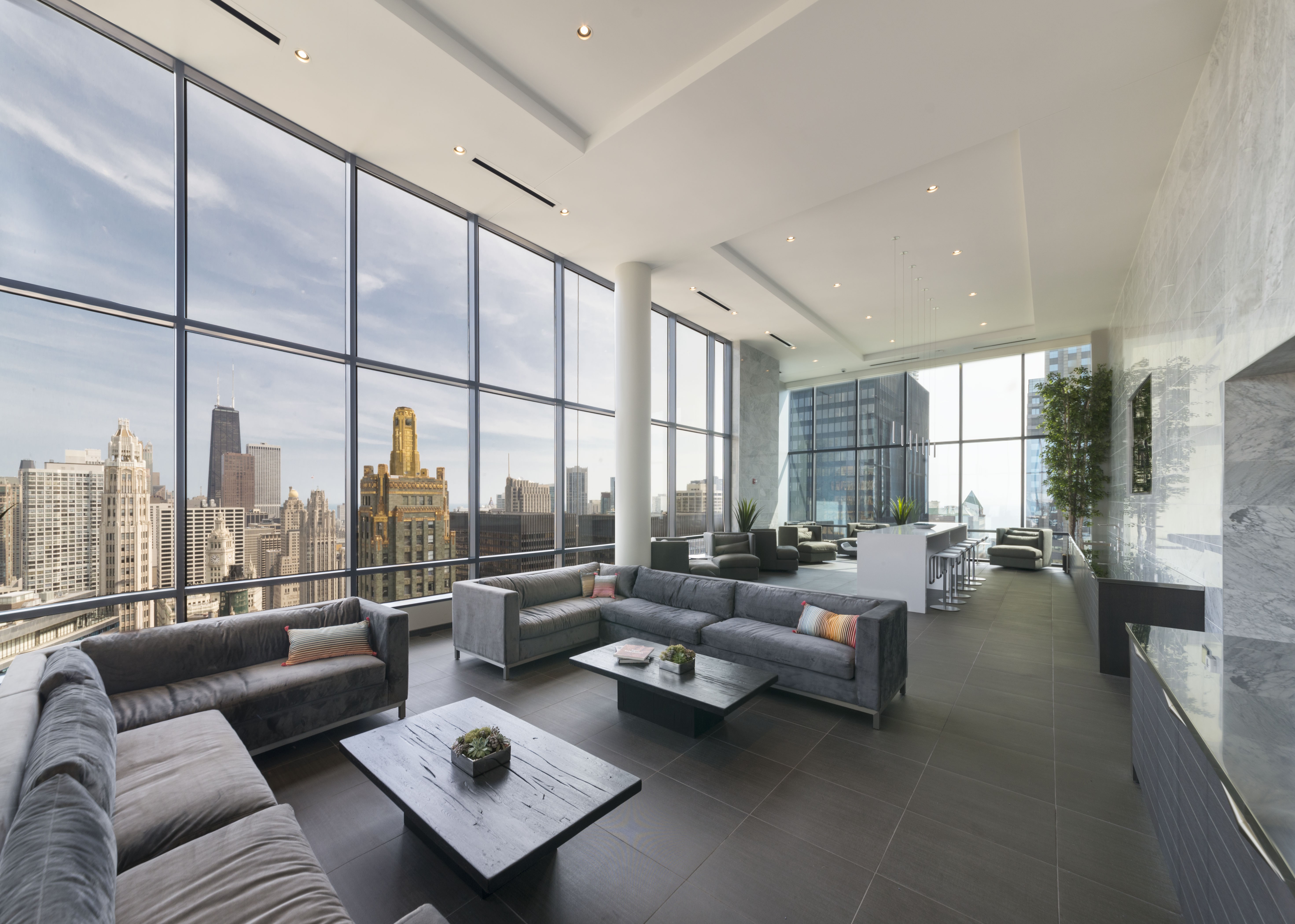 73 East Lake, Chicago (see pics & AVAIL)