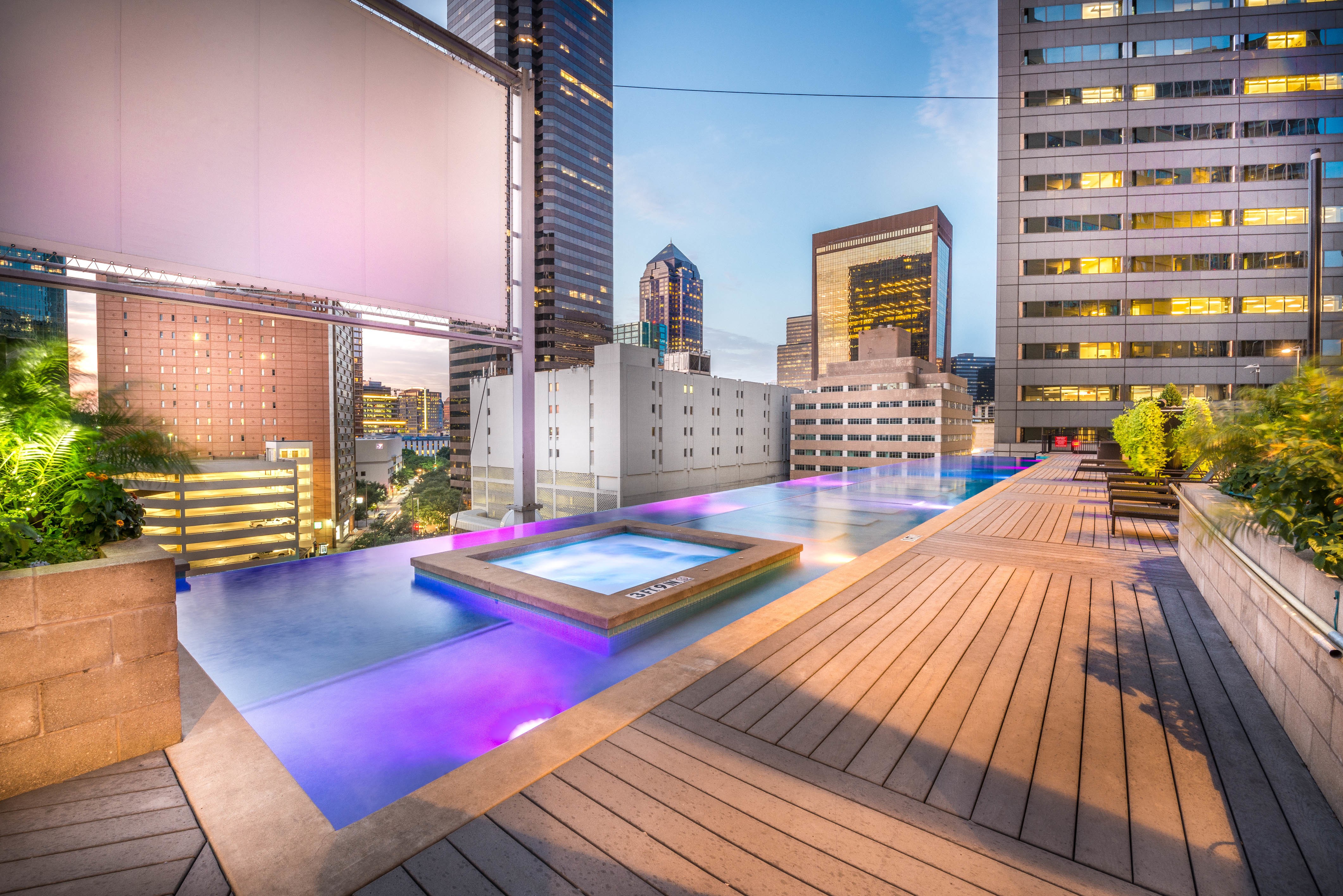 Mosaic Apartments, Dallas (see photos and availability)