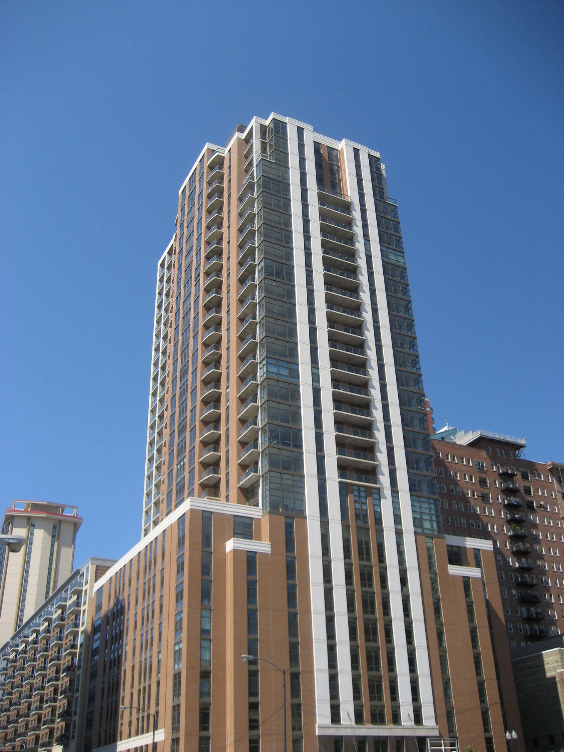 Astoria Tower, Chicago (see pics & AVAIL)