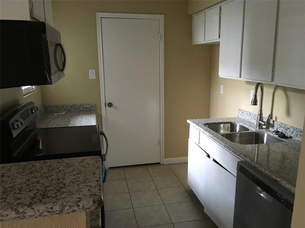 Renting in Houston What will 700 get you?