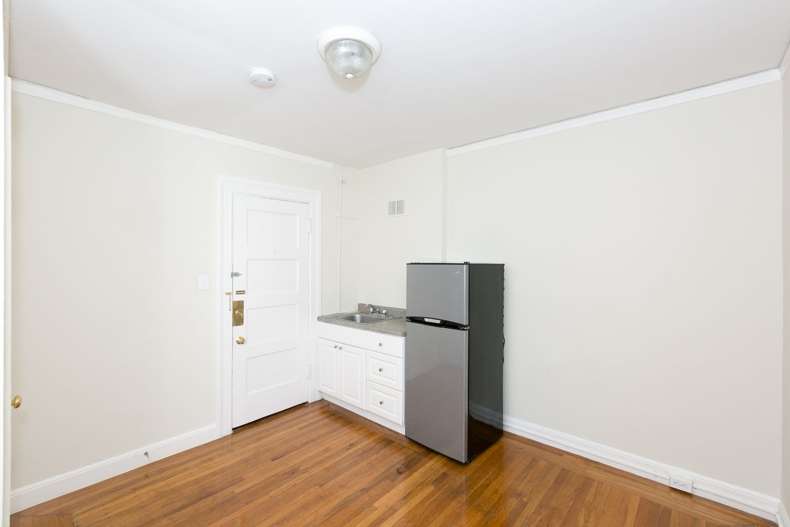 The most affordable apartment rentals on the market in Chinatown, San