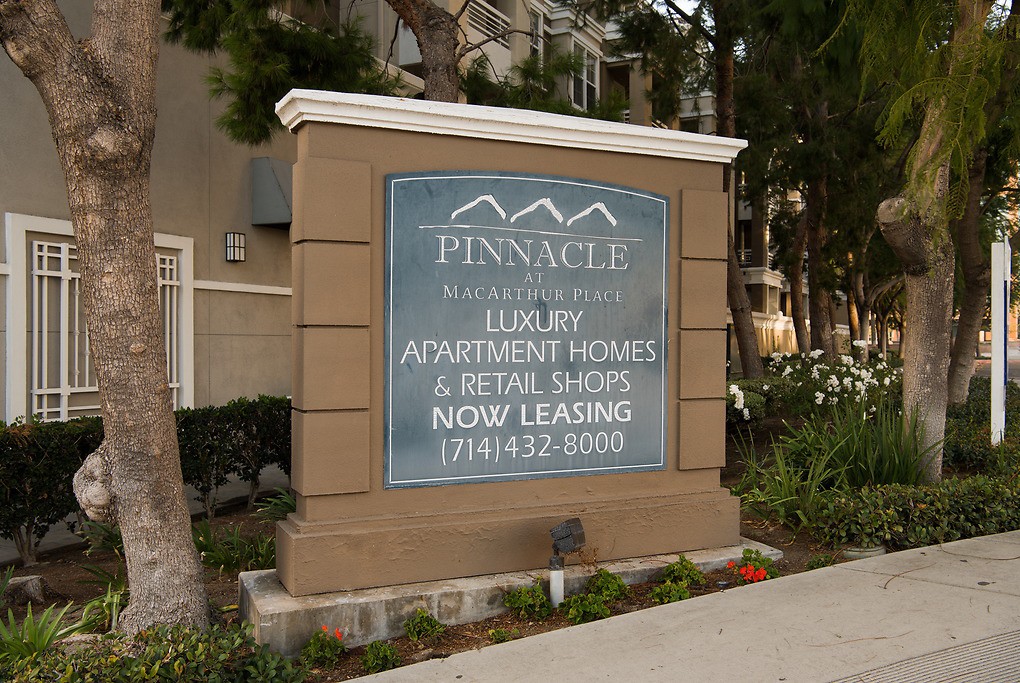 Peak at MacArthur Place, Santa Ana (see photos and available)
