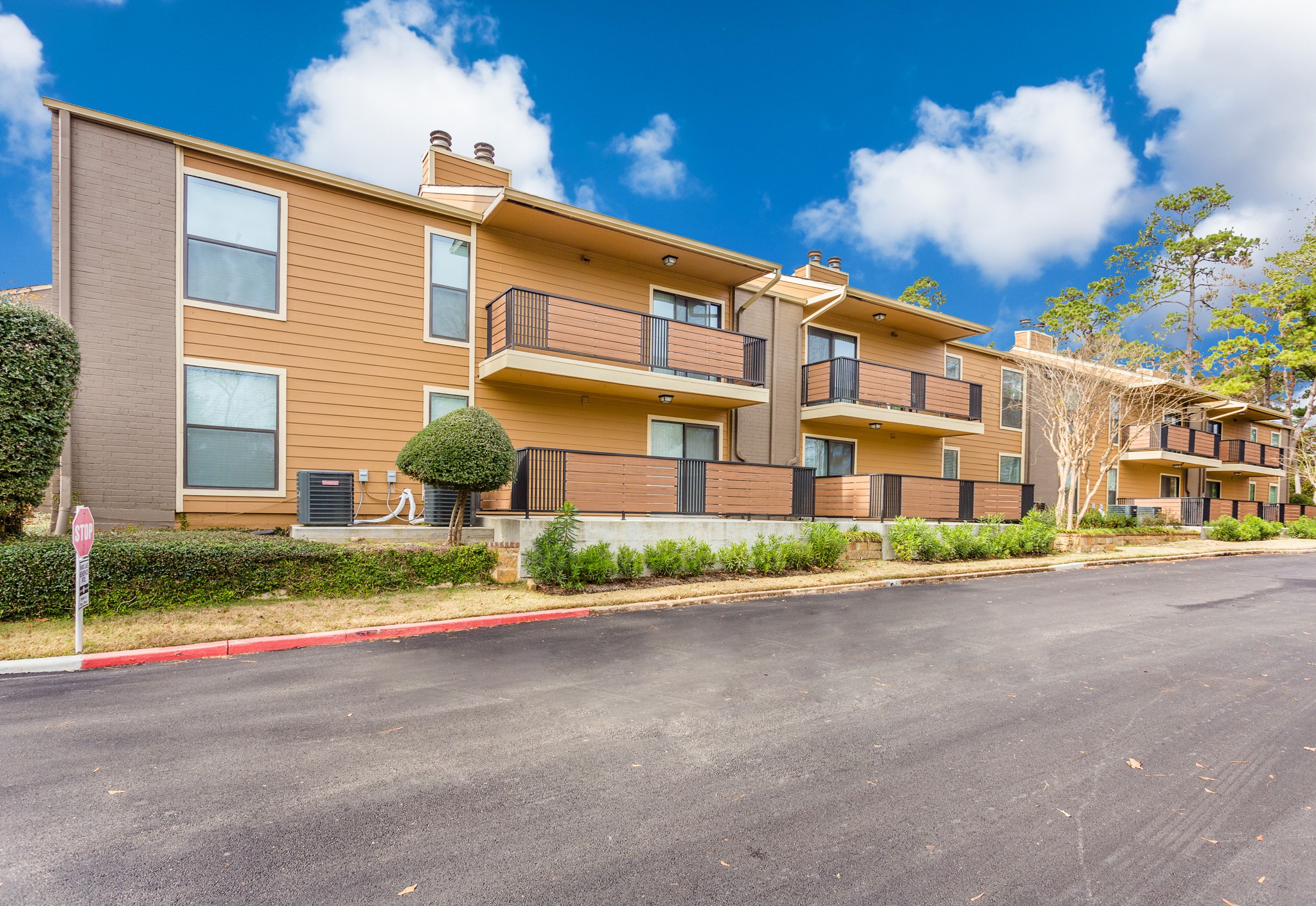 Kingwood Lakes, Houston (see pics & AVAIL)