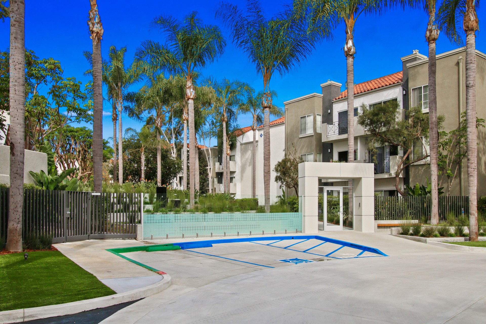 The Heights, Los Angeles (see pics & AVAIL)
