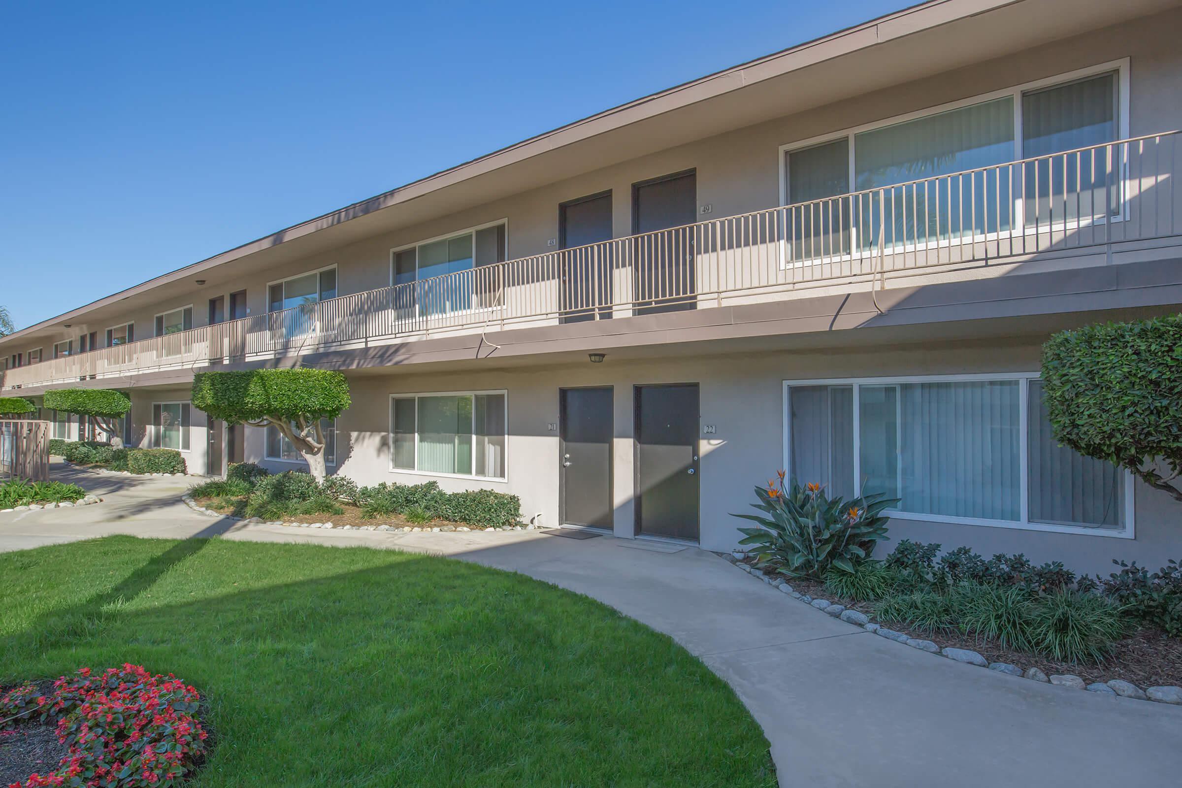 Playa Mediterranean Apartment Homes, Huntington Beach (see pics & AVAIL)