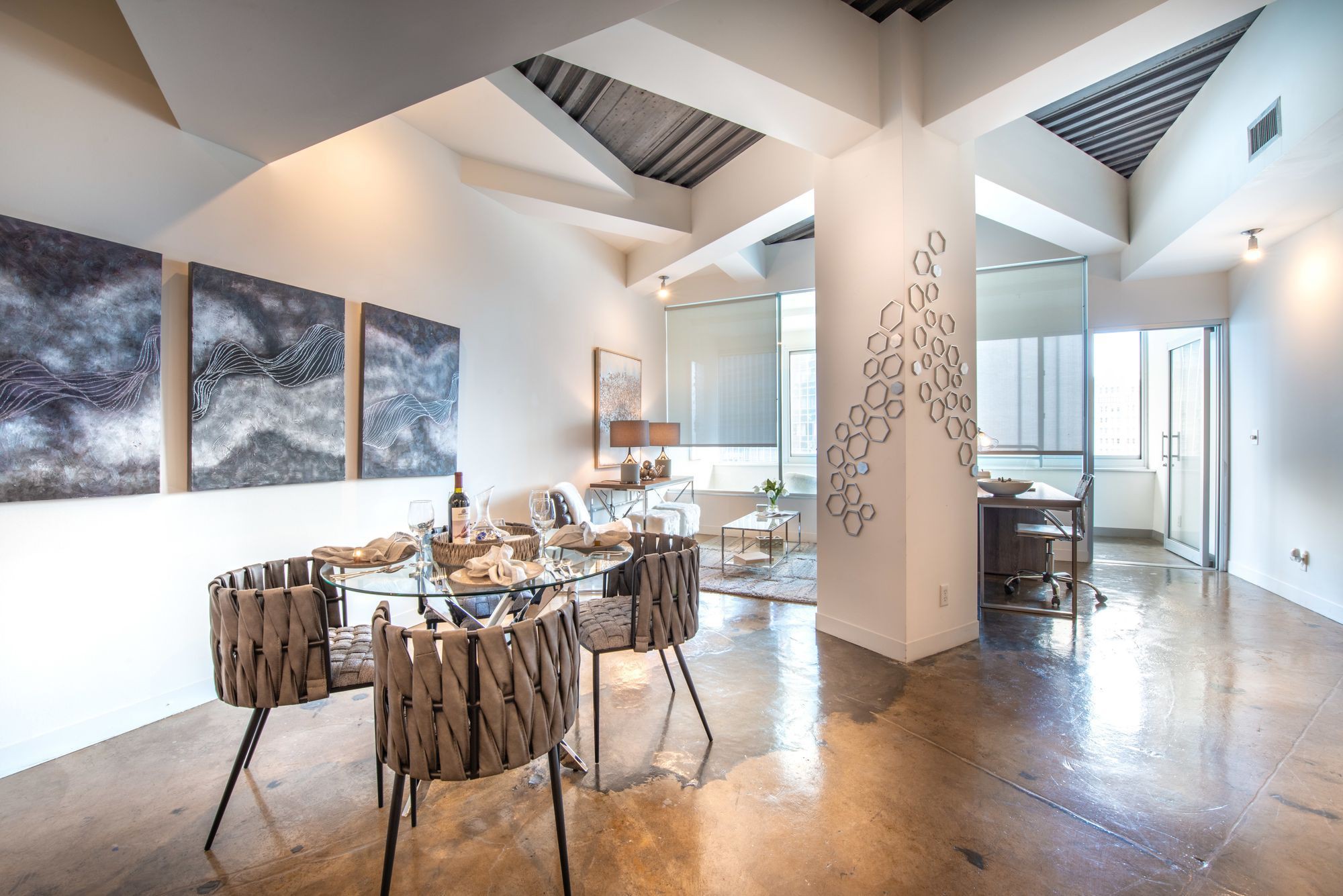 Mosaic Apartments, Dallas (see photos and availability)