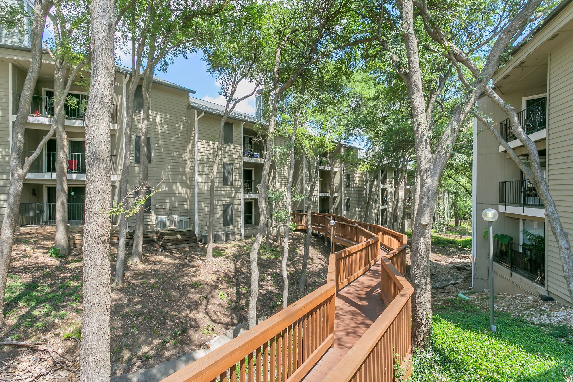 Hillside Creek, Austin (see pics & AVAIL)