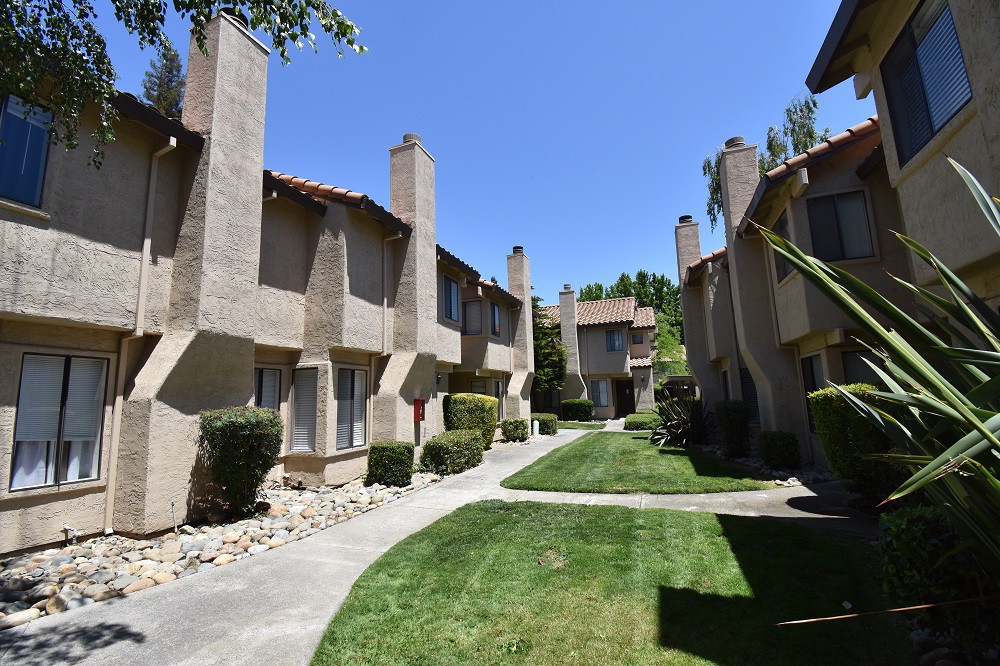 Southwood Townhomes, Sacramento (see reviews, pics & AVAIL)