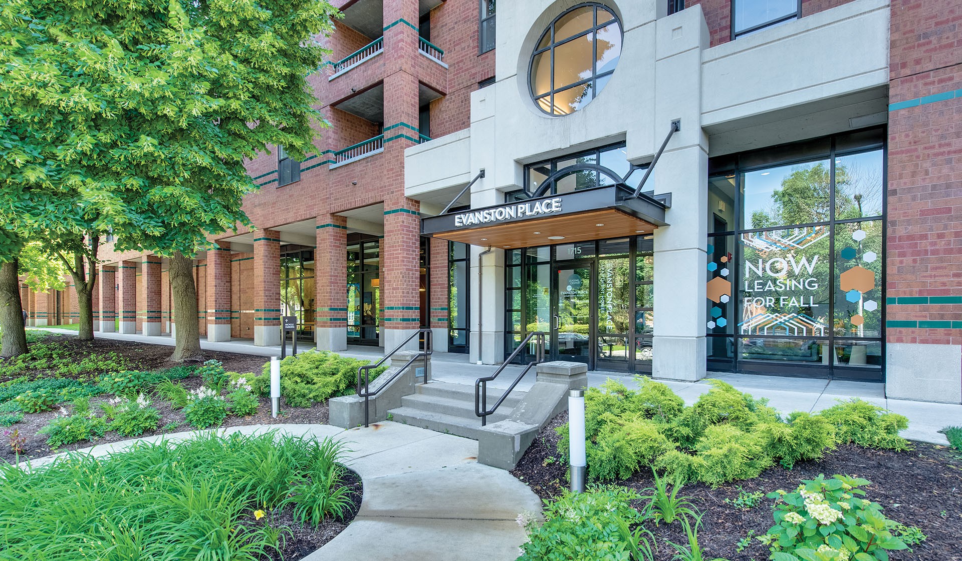 Evanston Place Apartments, Chicago (see pics & AVAIL)