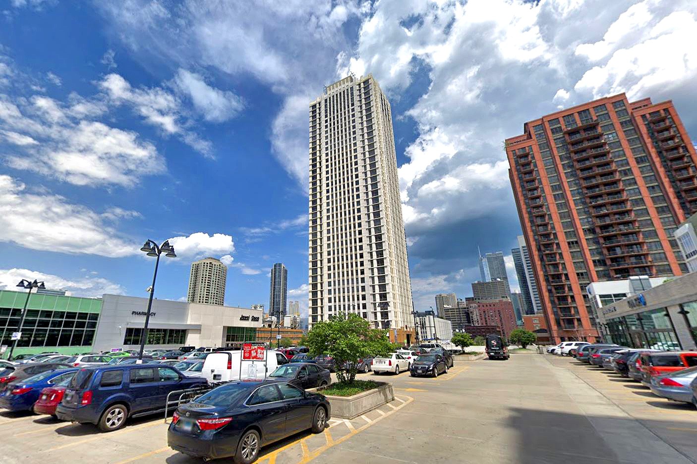 Urban Abodes, Chicago (see pics & AVAIL)