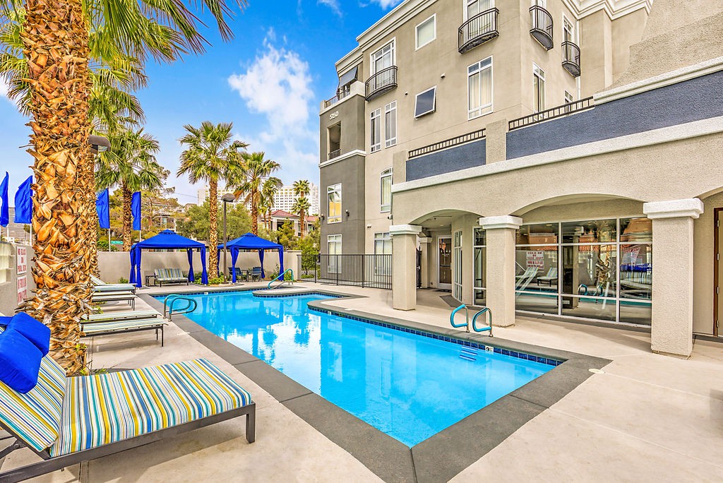 The Onyx, Las Vegas (see reviews, pics & AVAIL)