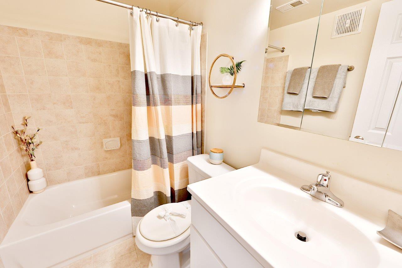 Mount Vernon Square Apartments, Alexandria (see pics