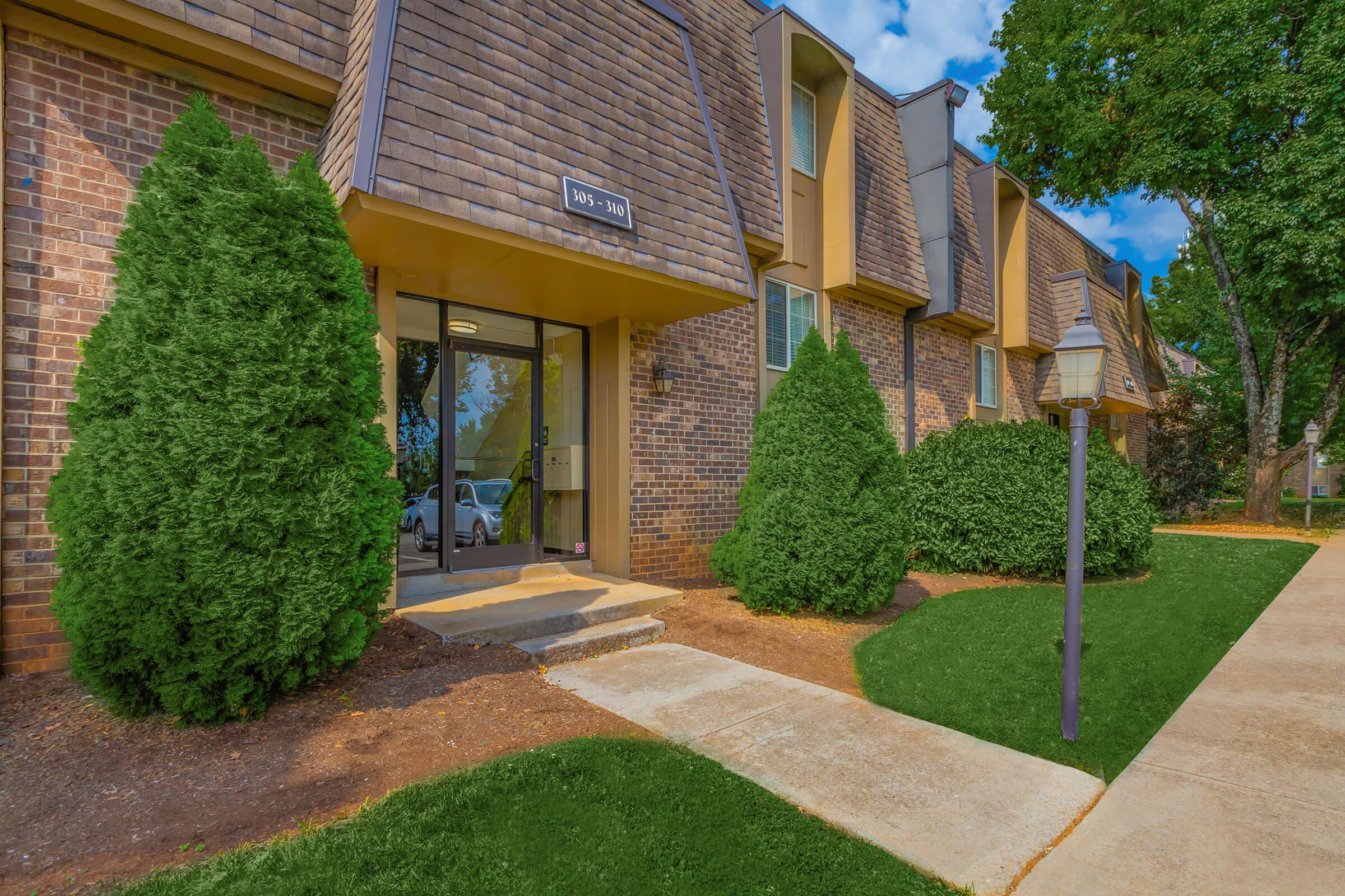 Kingston Pointe Apartments, Knoxville (see pics & AVAIL)
