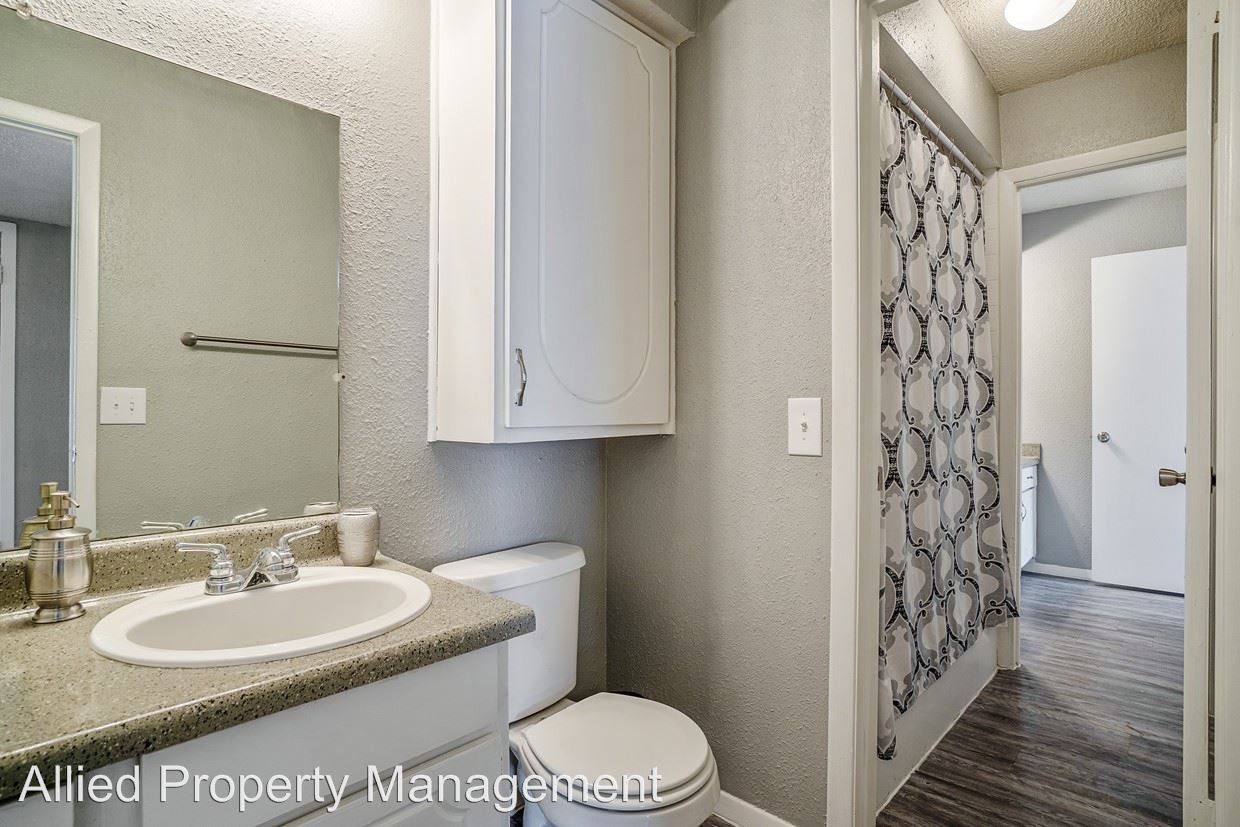 MacArthur Apartments, Oklahoma City (see pics & AVAIL)