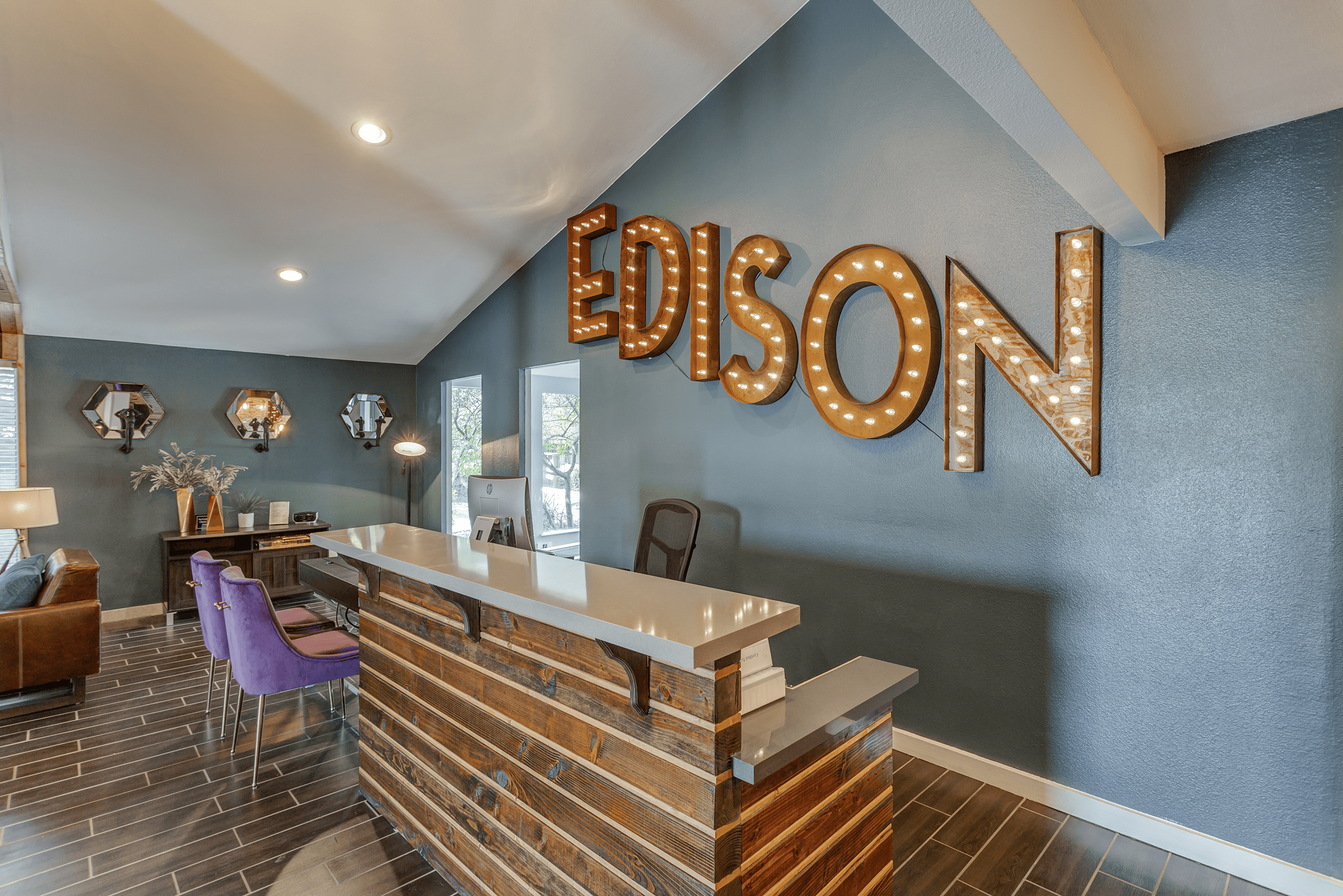 The Edison, Houston (see reviews, pics & AVAIL)