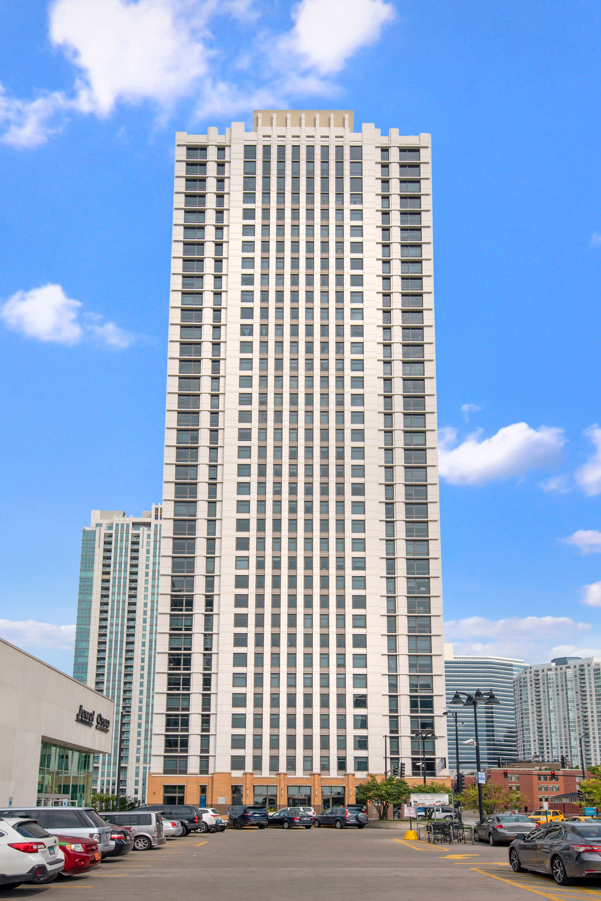 Urban Abodes, Chicago (see pics & AVAIL)