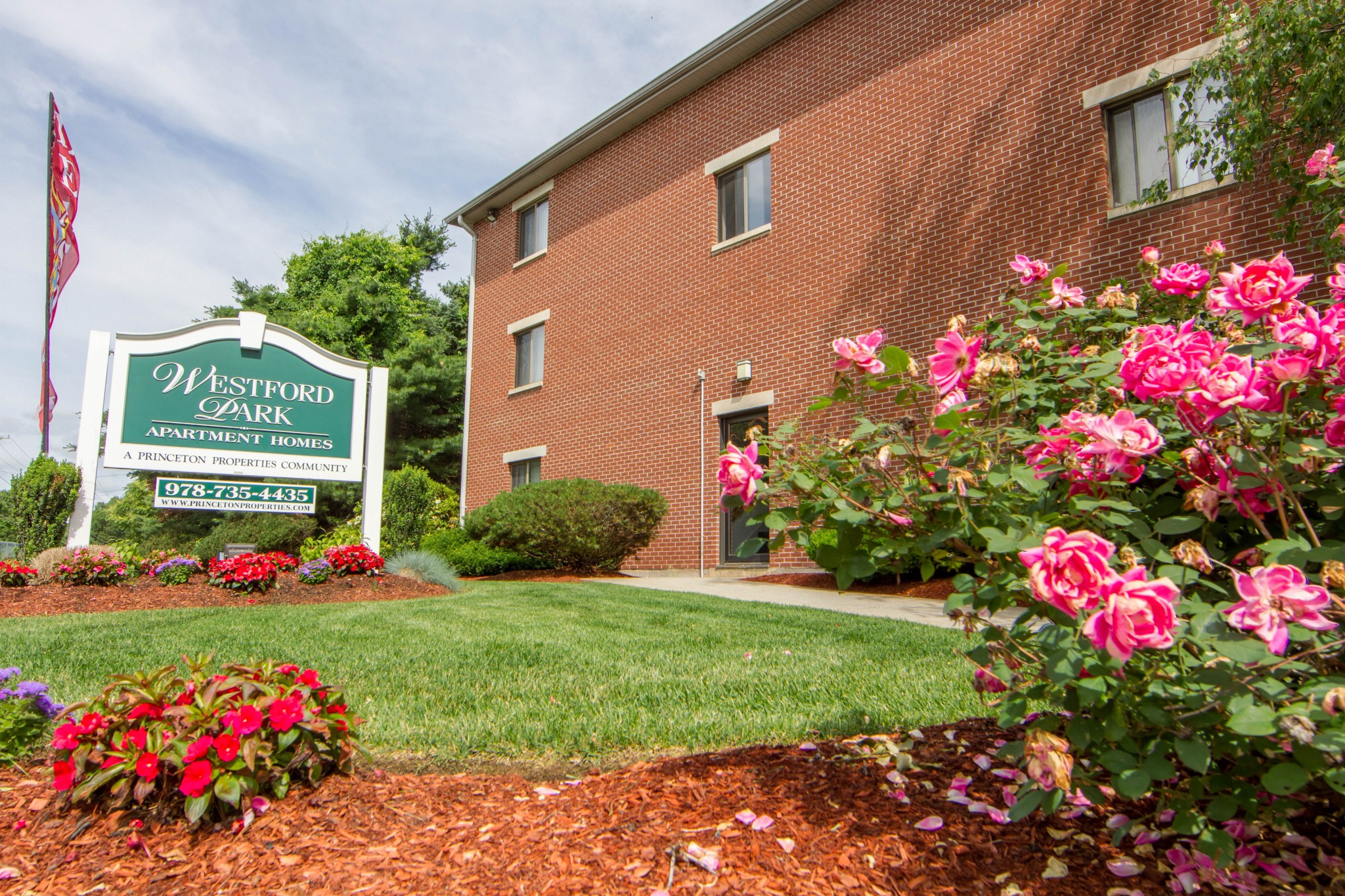 WESTFORD PARK APARTMENTS, Lowell (see pics & AVAIL)