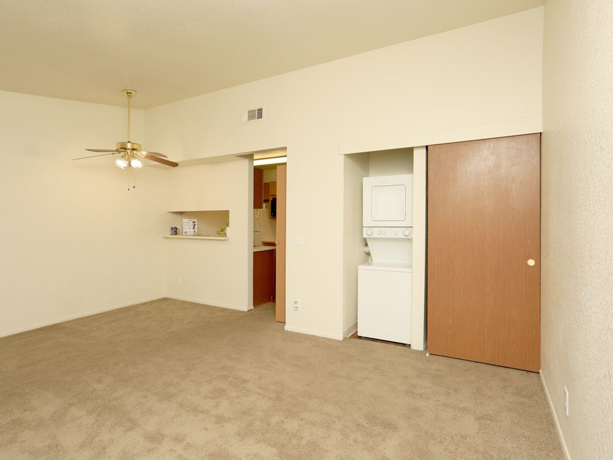 College Glen, Sacramento (see pics & AVAIL)