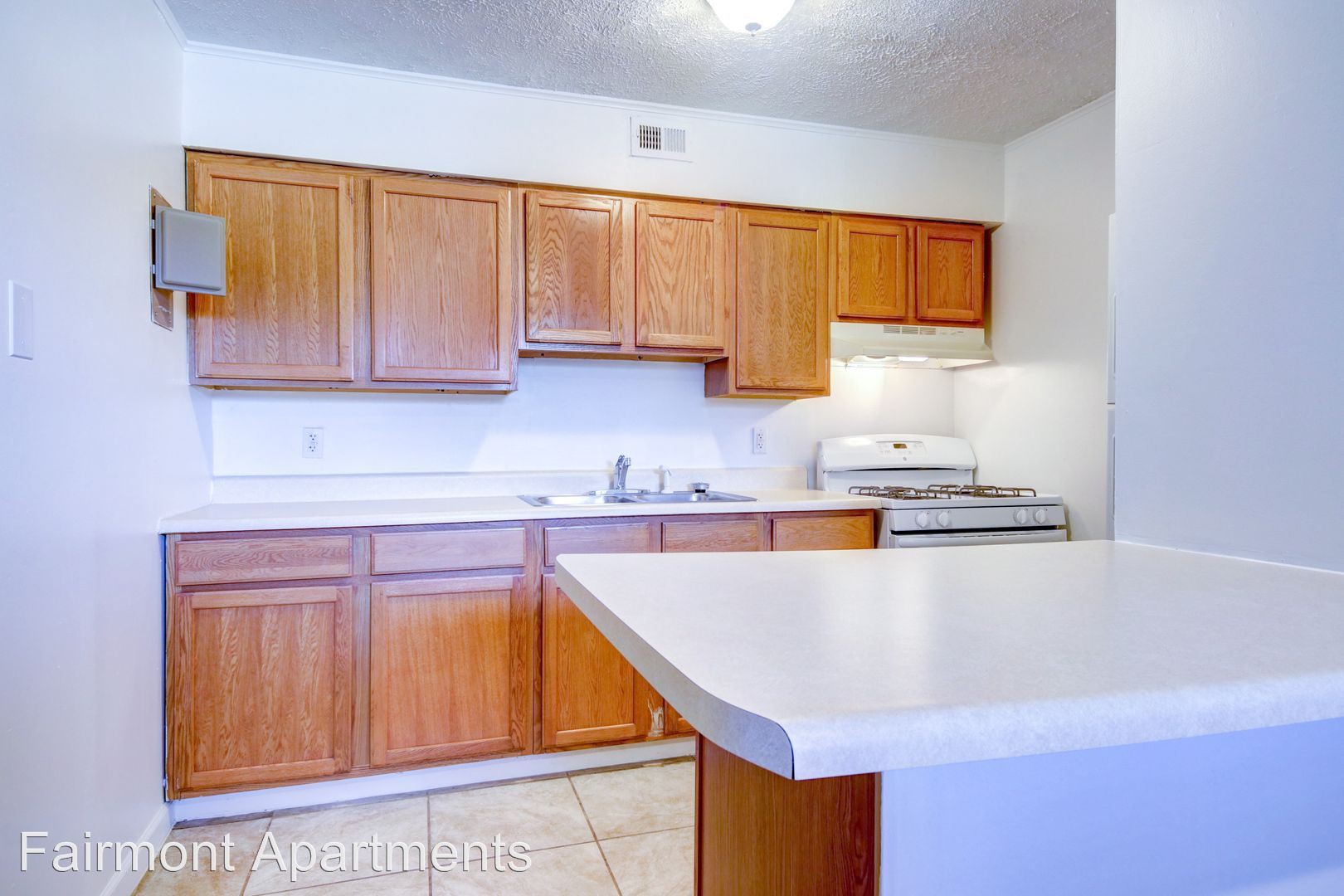 717 Fairmont Drive, Bloomington (see pics & AVAIL)