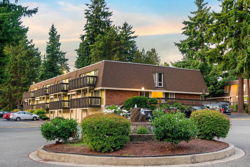 Piedmont, Bellevue (see pics & AVAIL)