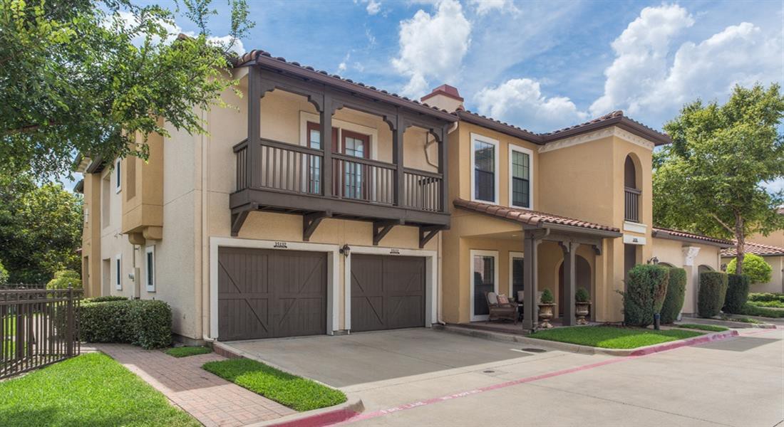 Estancia Townhomes, Dallas (see pics & AVAIL)
