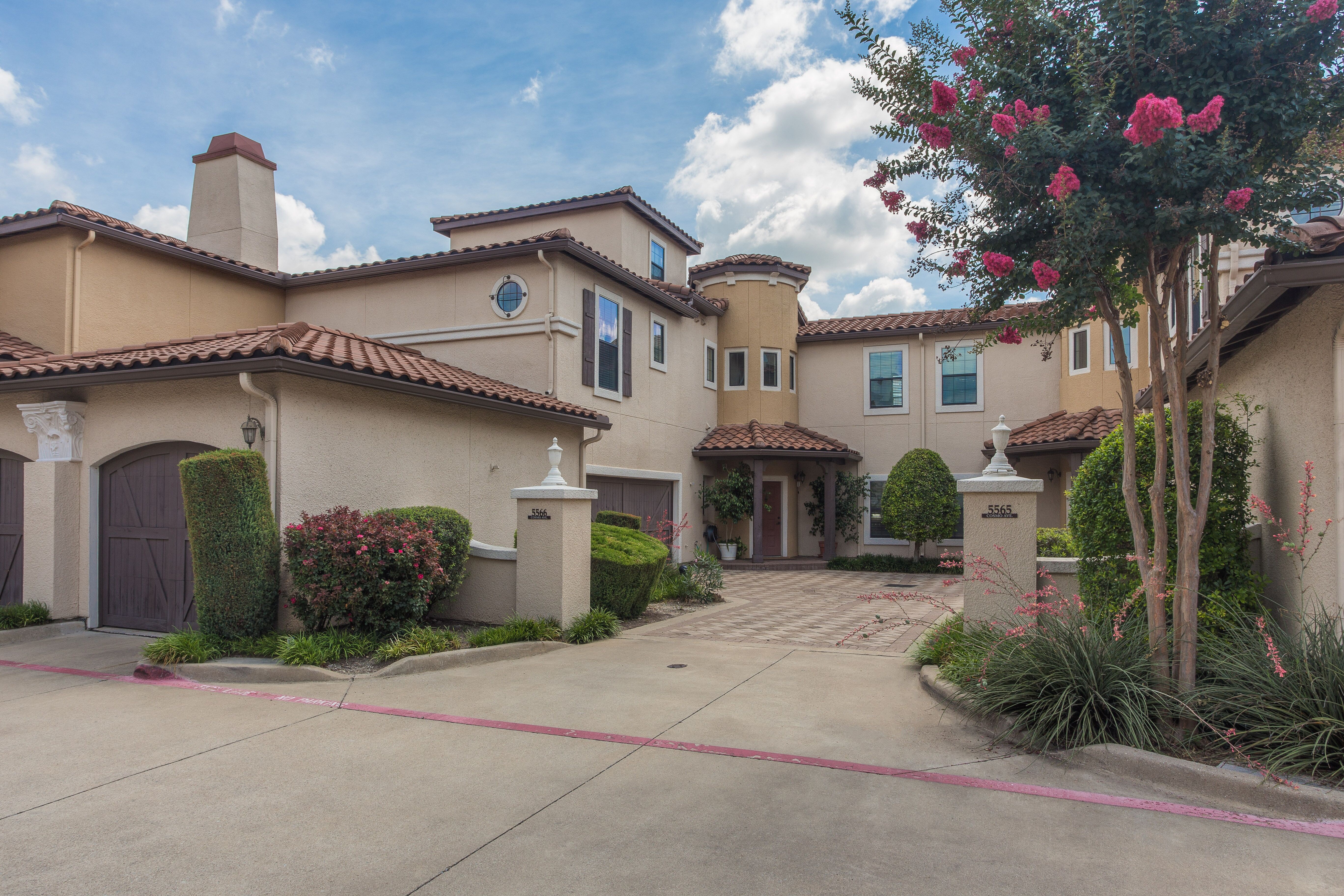 Estancia Townhomes, Dallas (see pics & AVAIL)