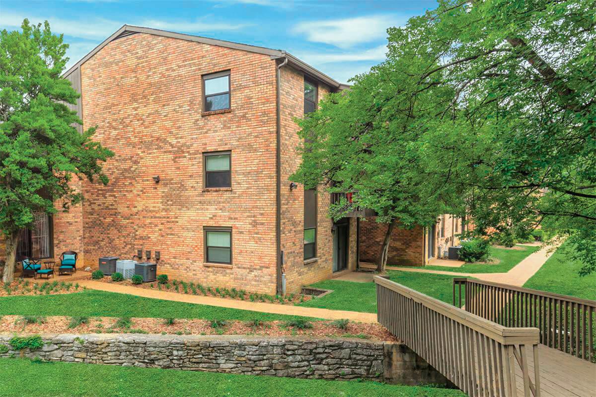 Gazebo Apartments, Nashville (see pics & AVAIL)