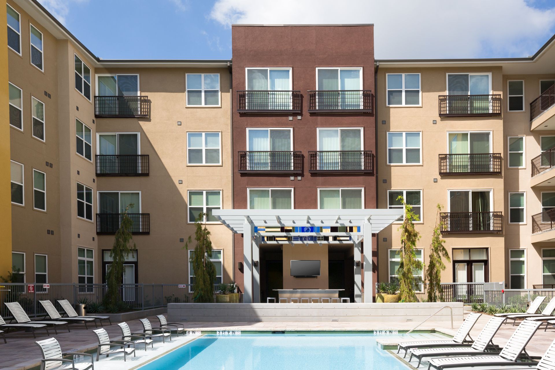 IMT at The Domain, Austin (see pics & AVAIL)