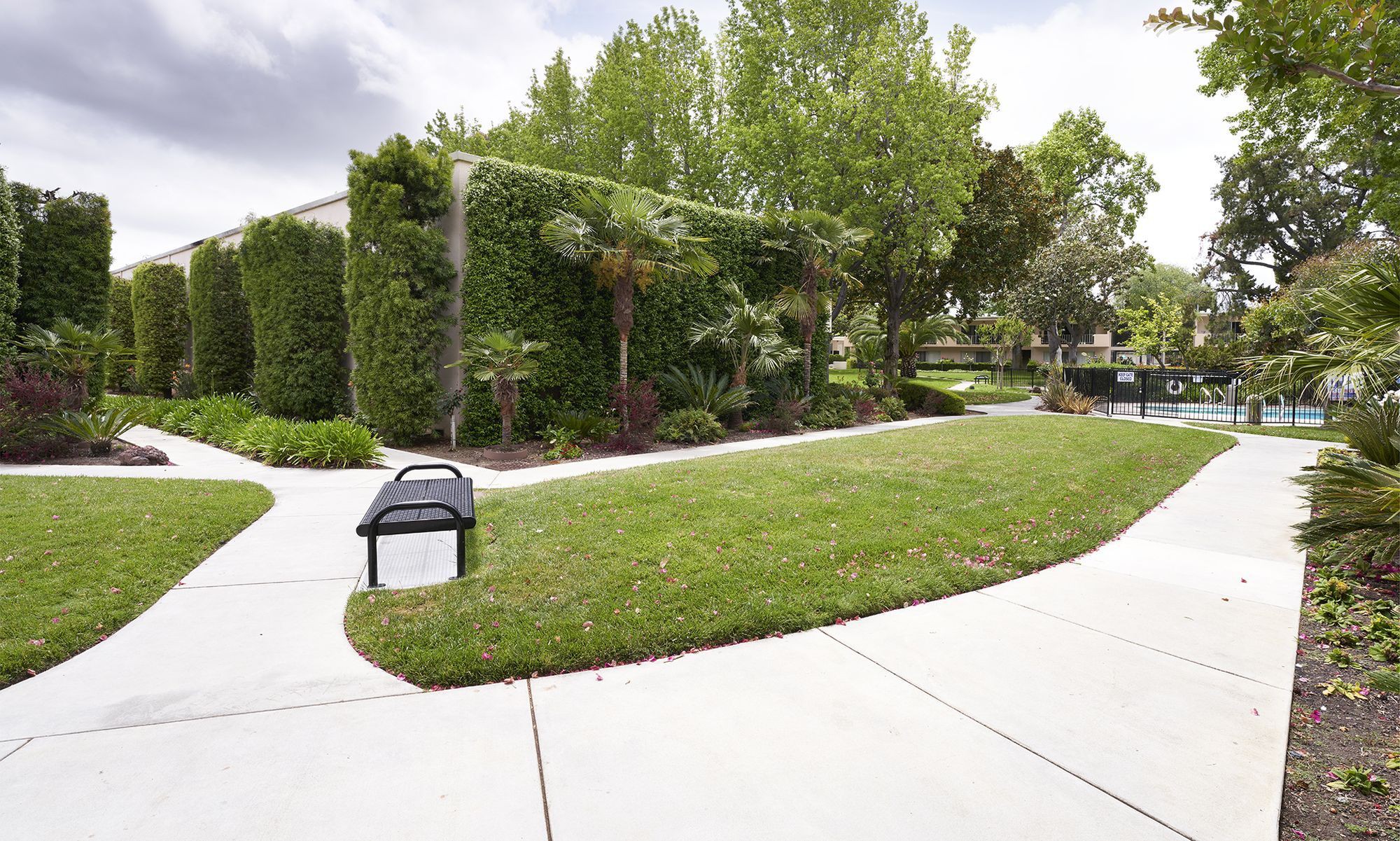 Gardens of Fontainbleu, Cupertino (see reviews, pics & AVAIL)