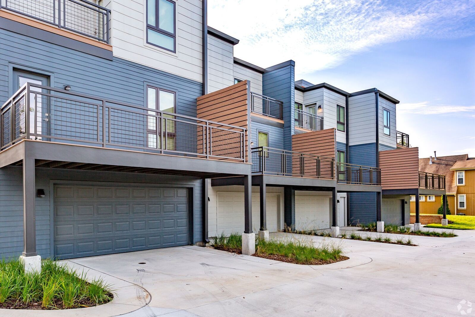 Westside Flats, Kansas City (see pics & AVAIL)