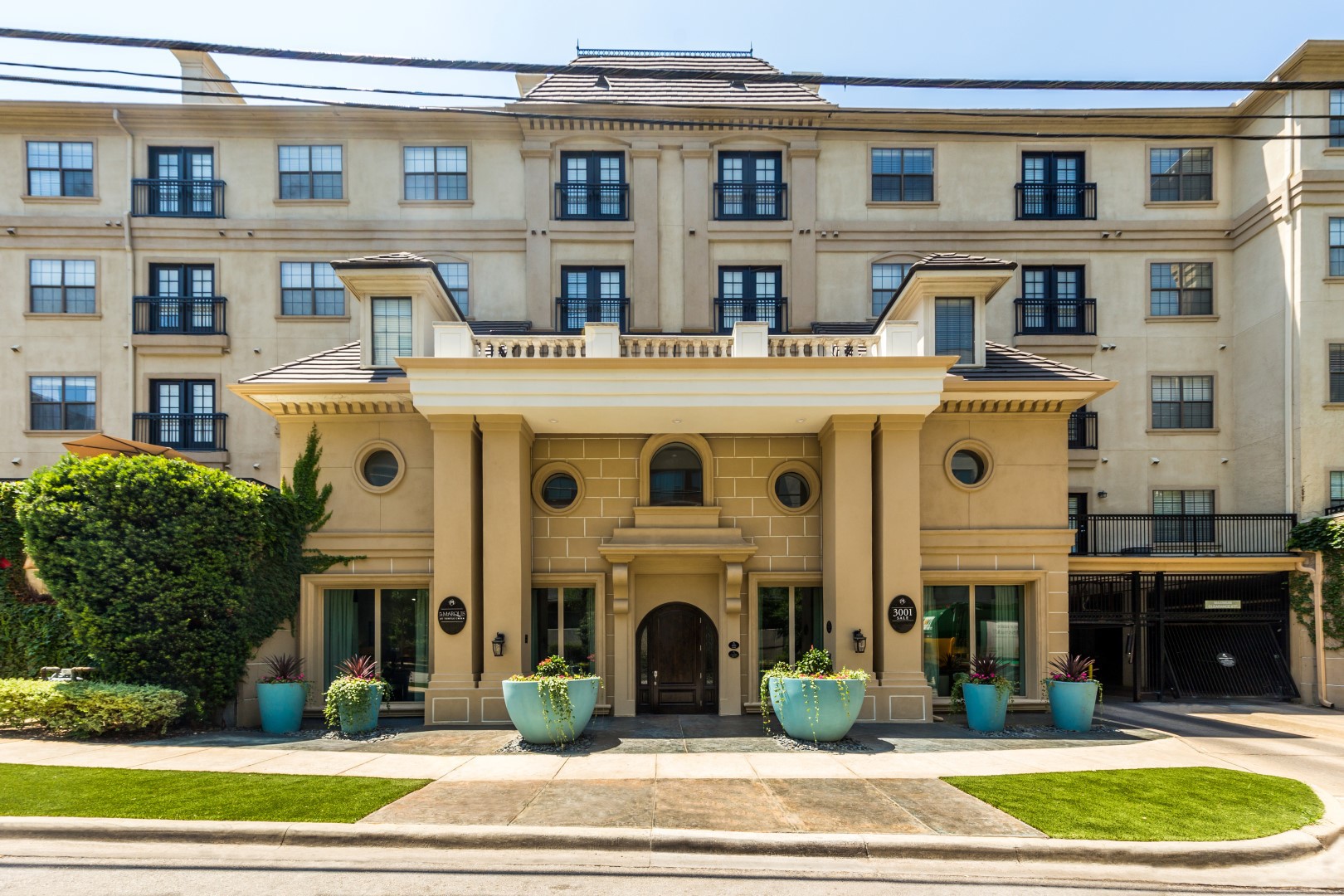 Student Apartments Near West Coast UniversityDallas College Student