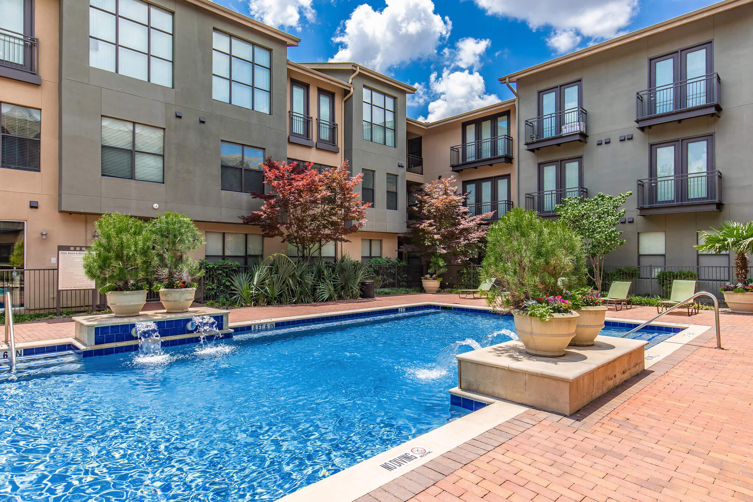 Vue Greenville, Dallas (see pics & AVAIL)