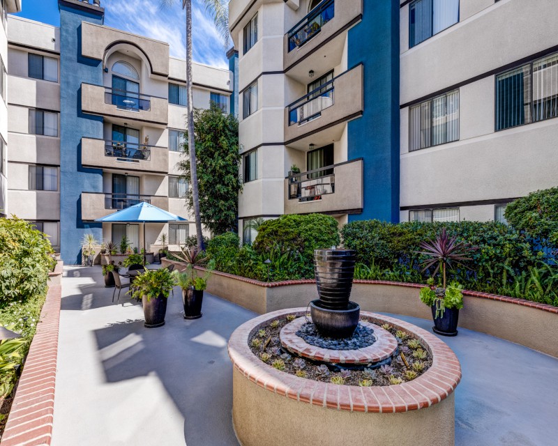 Palm Court Apartments, Los Angeles (see pics & AVAIL)