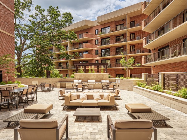 Courtland Park, Arlington (see pics & AVAIL)