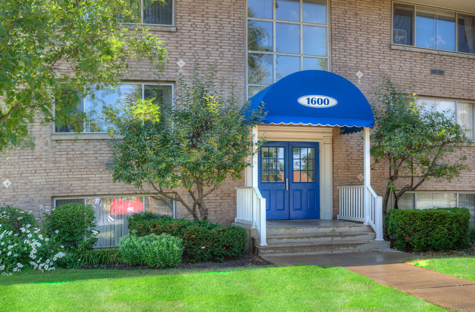 1600 Elmwood, Rochester (see pics & AVAIL)