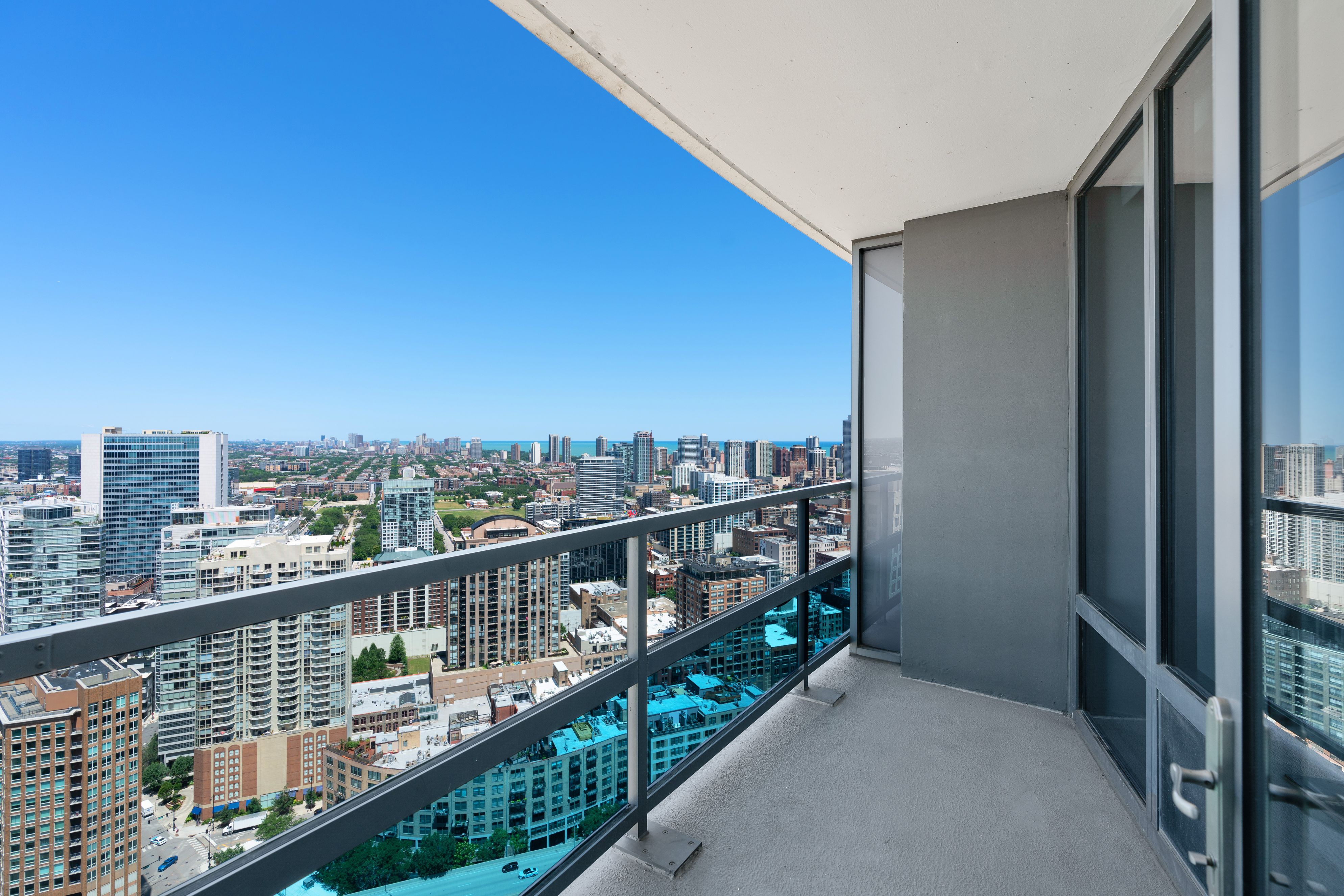 Kingsbury Plaza, Chicago (see pics & AVAIL)