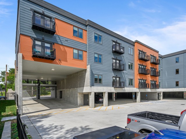 Westside Flats, Kansas City (see pics & AVAIL)