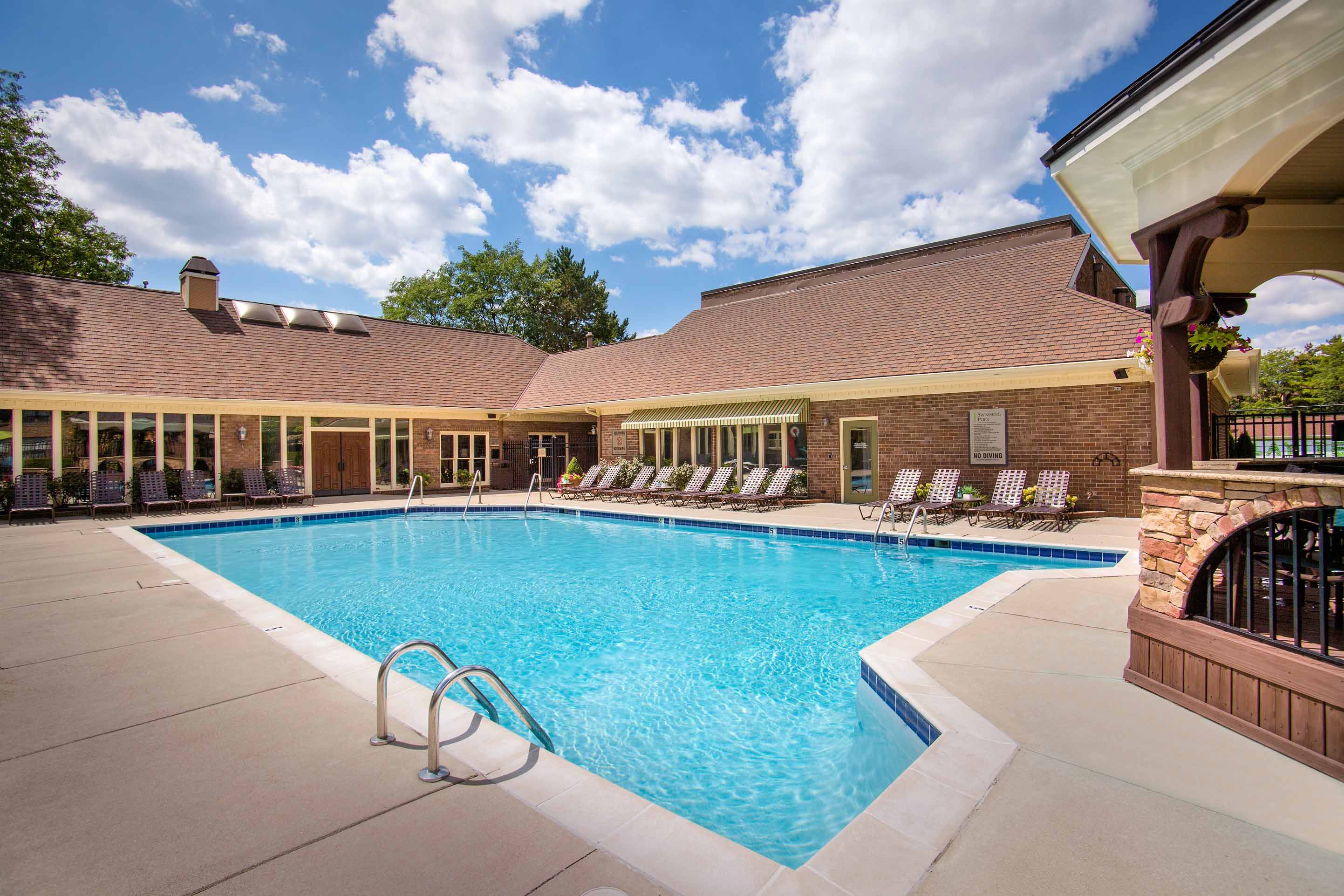 Willow Lake Apartments, Indianapolis (See Photos & AVAILABLE)