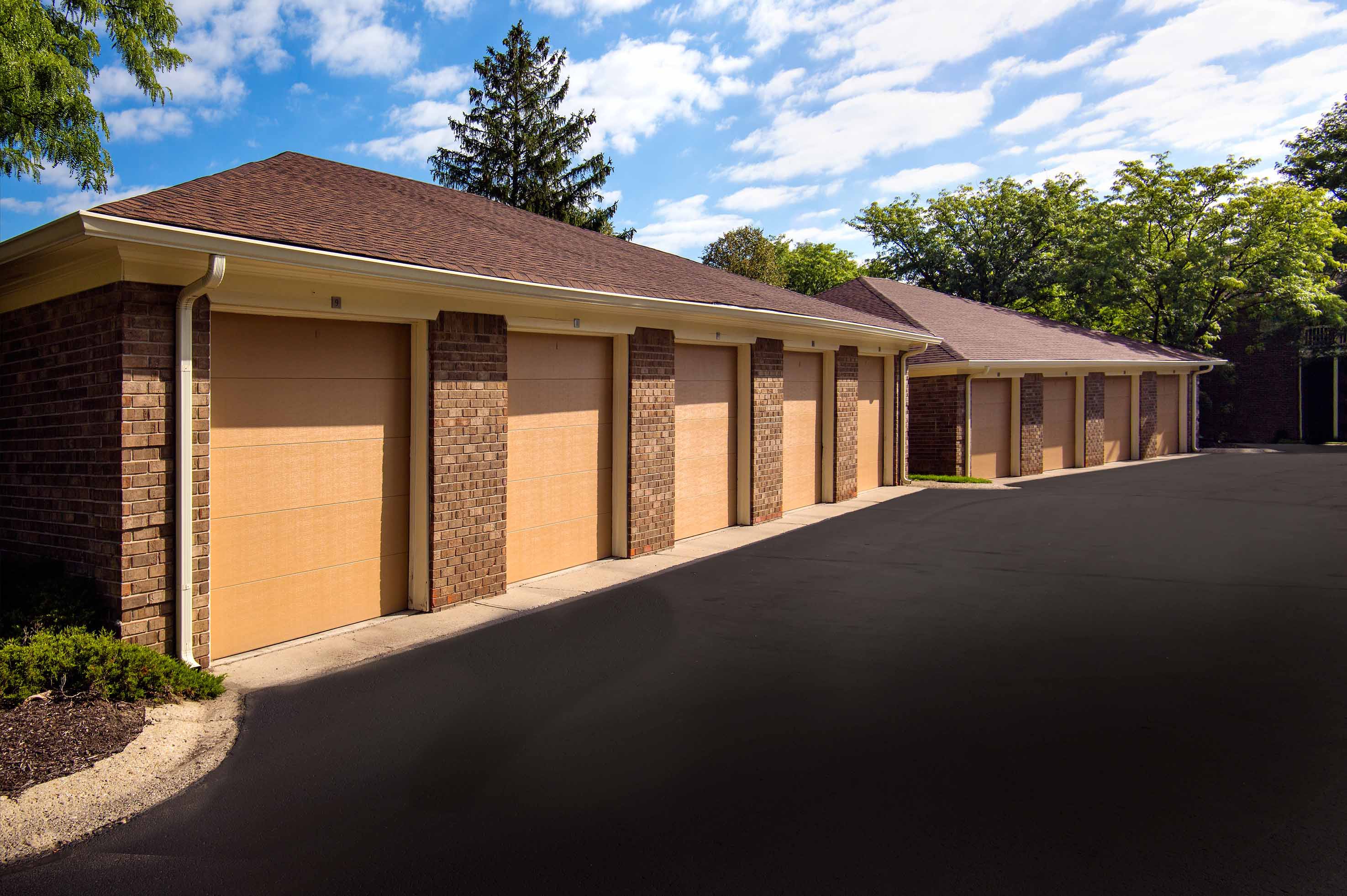 Willow Lake Apartments, Indianapolis (See Photos & AVAILABLE)