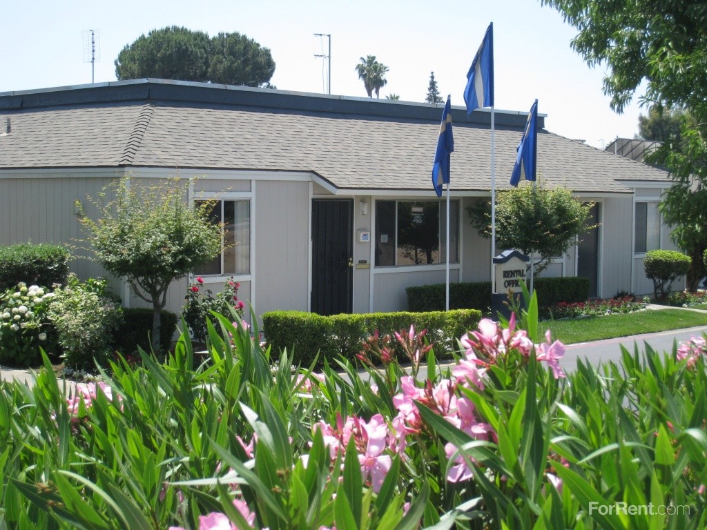 Palm Lakes Apartments 4083 N Peach Ave, Fresno, CA 93727 Apartment