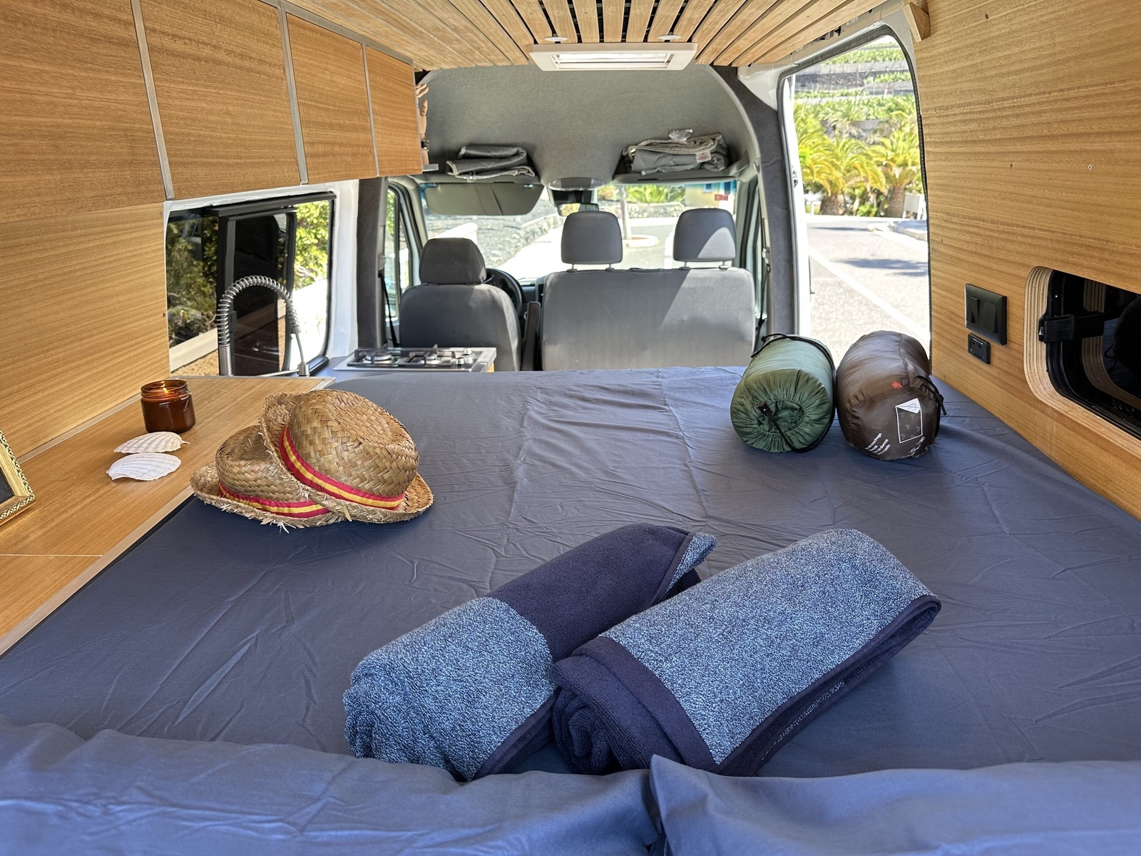 Camper en alquiler en Arona, Tenerife desde 70,00 € "Mercedes Camper Van" Camplify