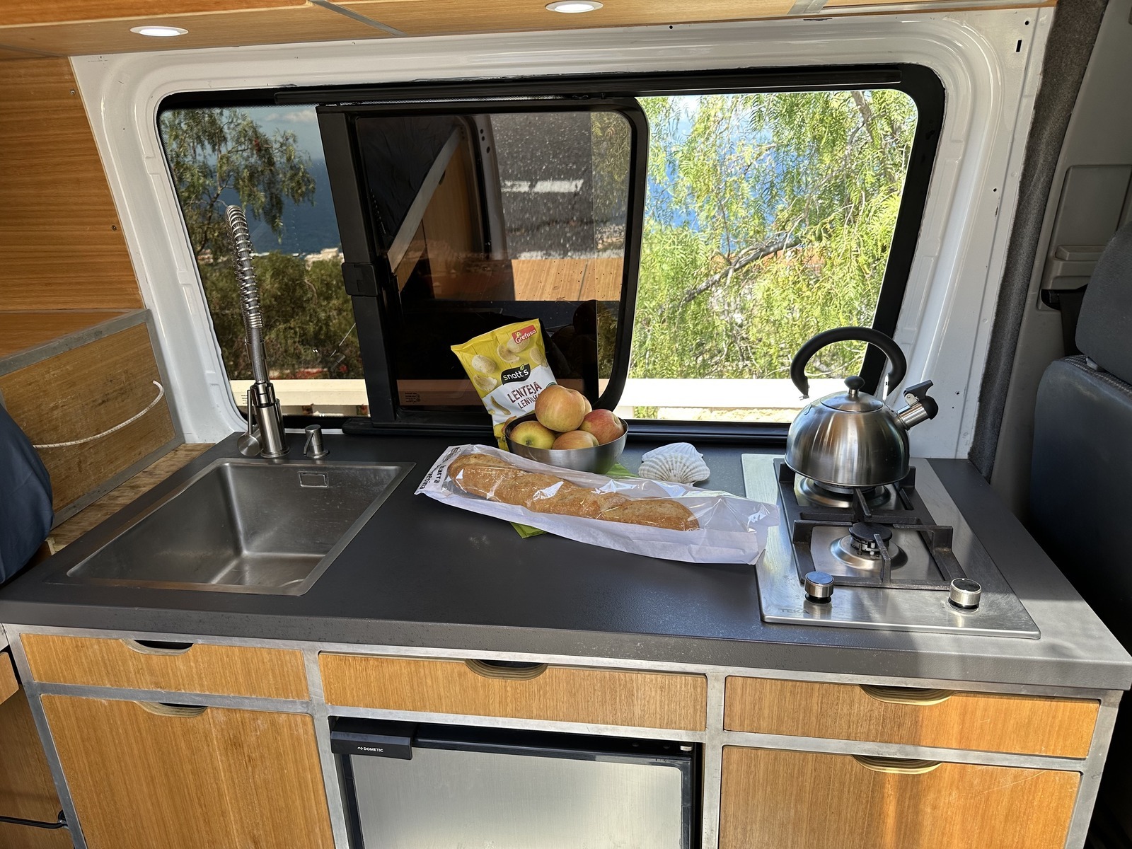 Camper en alquiler en Arona, Tenerife desde 70,00 € "Mercedes Camper Van" Camplify