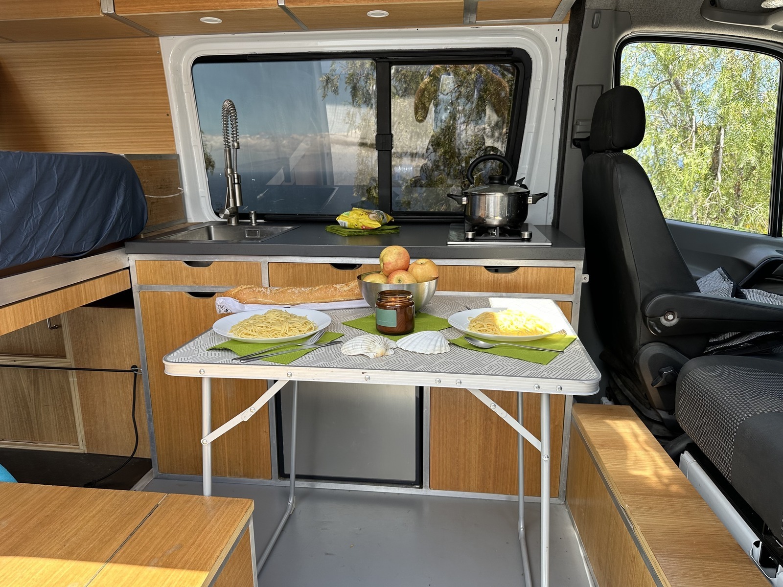 Camper en alquiler en Arona, Tenerife desde 70,00 € "Mercedes Camper Van" Camplify