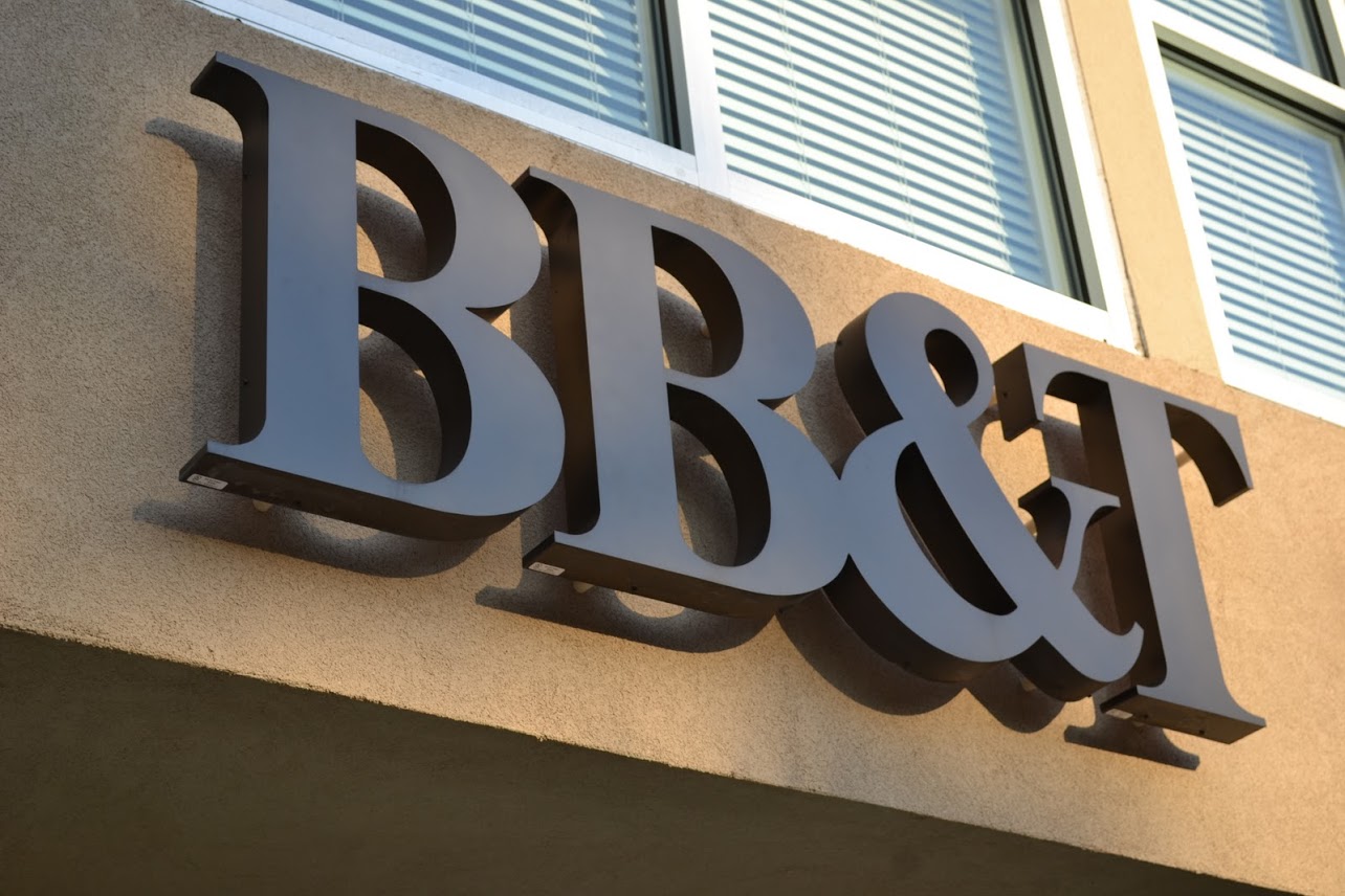 The Top 5 Materials for Outdoor Custom Signs