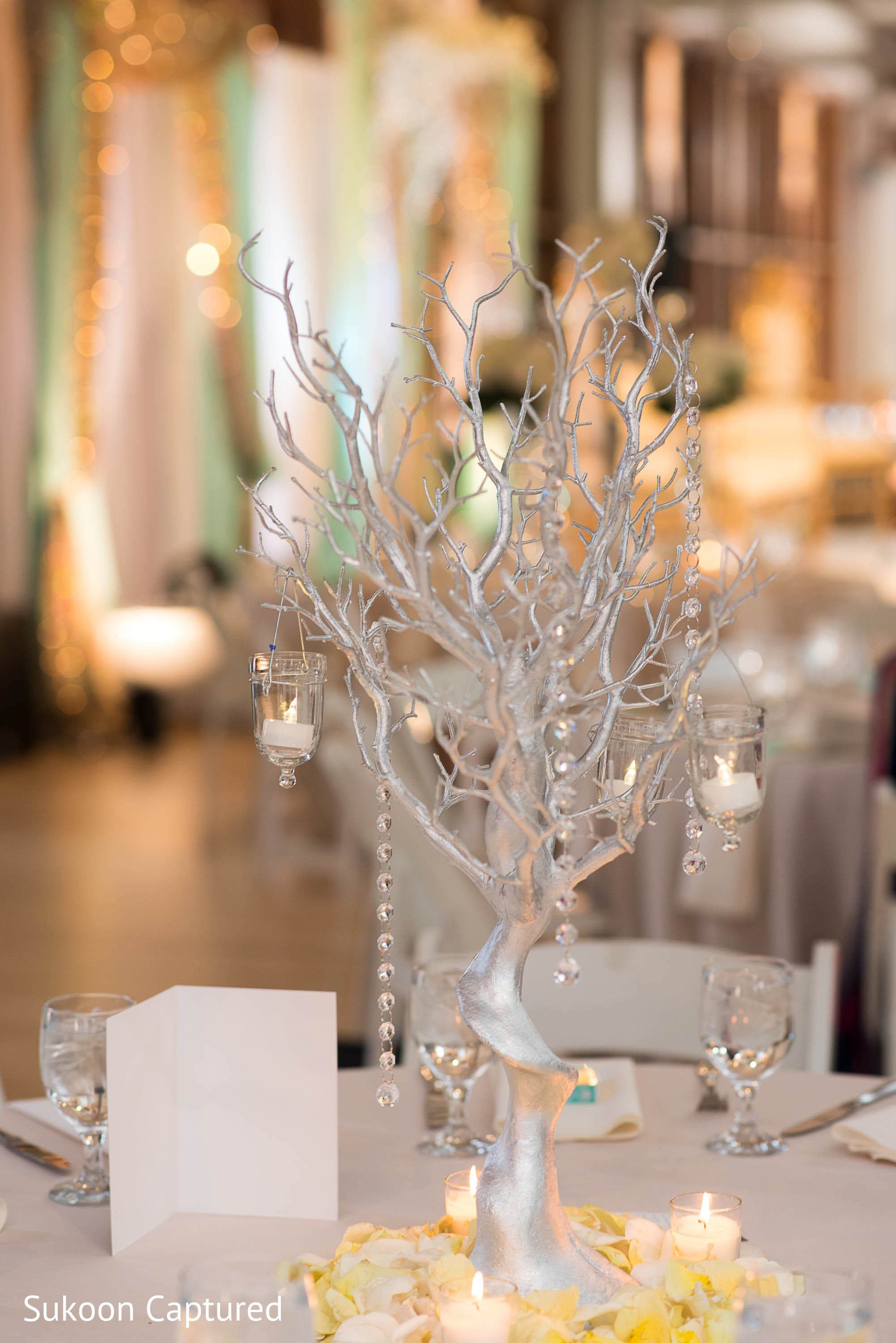 Unique Indian wedding table chandelier. Photo 192953