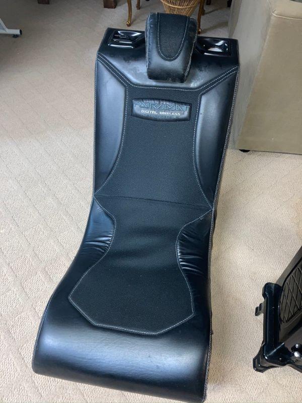 Lot B34 Pyramat Digital Wirless Gaming Chair